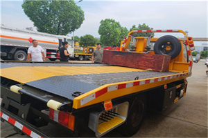 崇信附近拖车电话号码服务