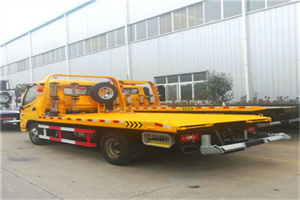 崇信附近拖车救援搭电